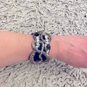 Snake cuff